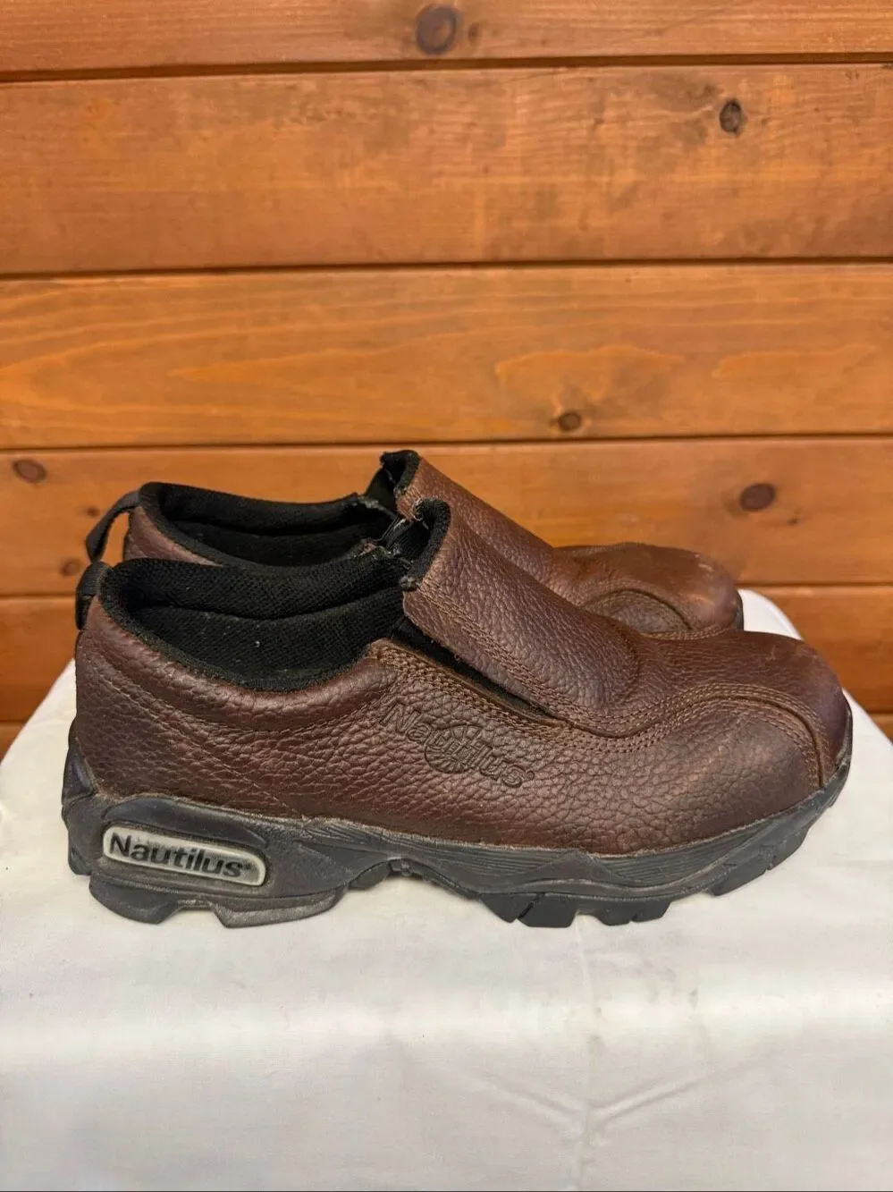 Nautilus women's brown, full-grain water-resistant leather slip-on work shoe Sz